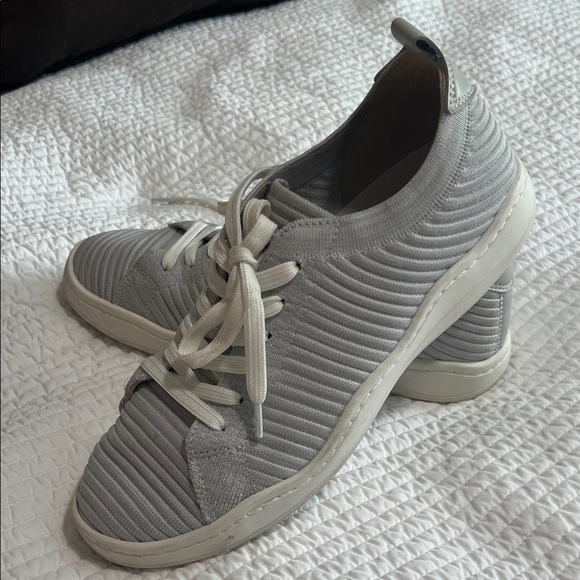 Lucky Brand Light Gray Women's Sneakers - Picture 1 of 4